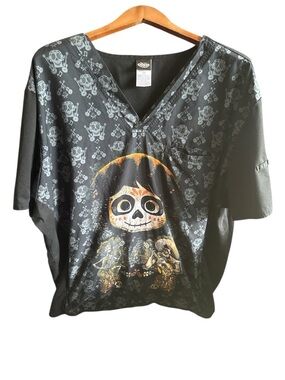 Disney’s Coco Black Skull Face Graphic V-Neck Medical Scrub Top RN Nurse Doctor